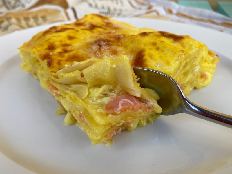 Lasagne besciamella allo zafferano e salmone affumicato