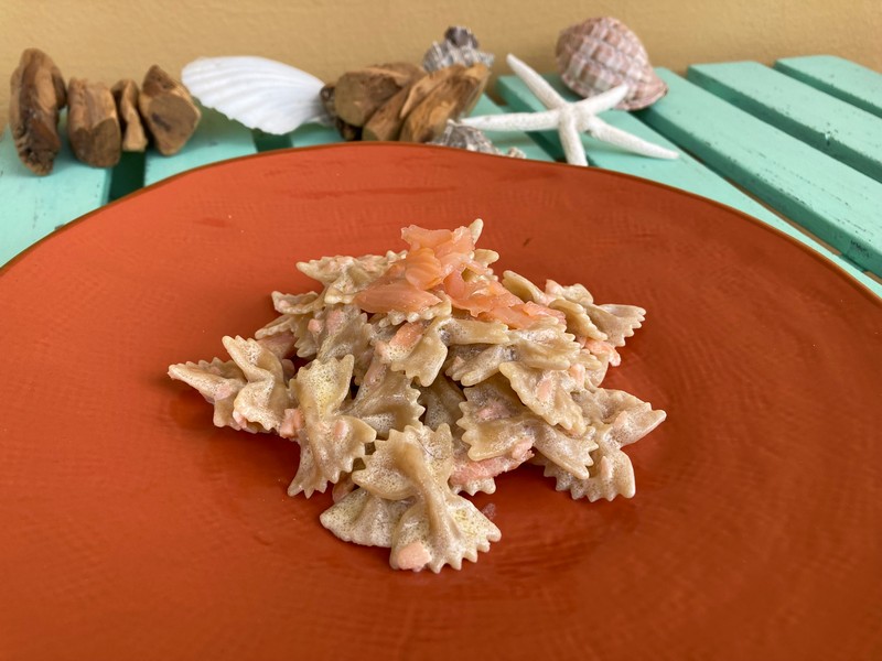 Farfalline integrali con salmone affumicato