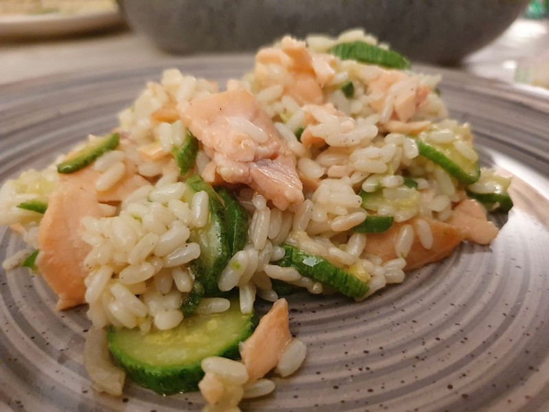 Risotto con zucchine e salmone affumicato